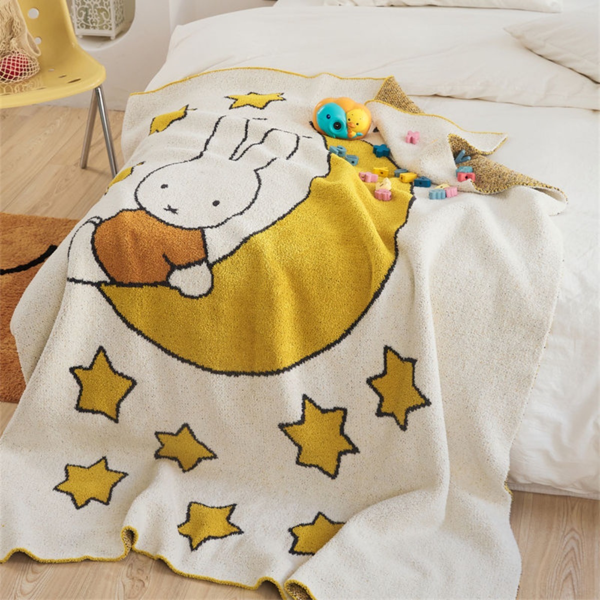 Kawaii Miffy Rabbit Half-velve - Office Furniture First のレビューと価格