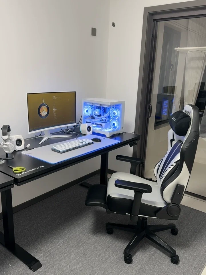 First Gaming Chair for Players - Office Furniture First のレビューと価格